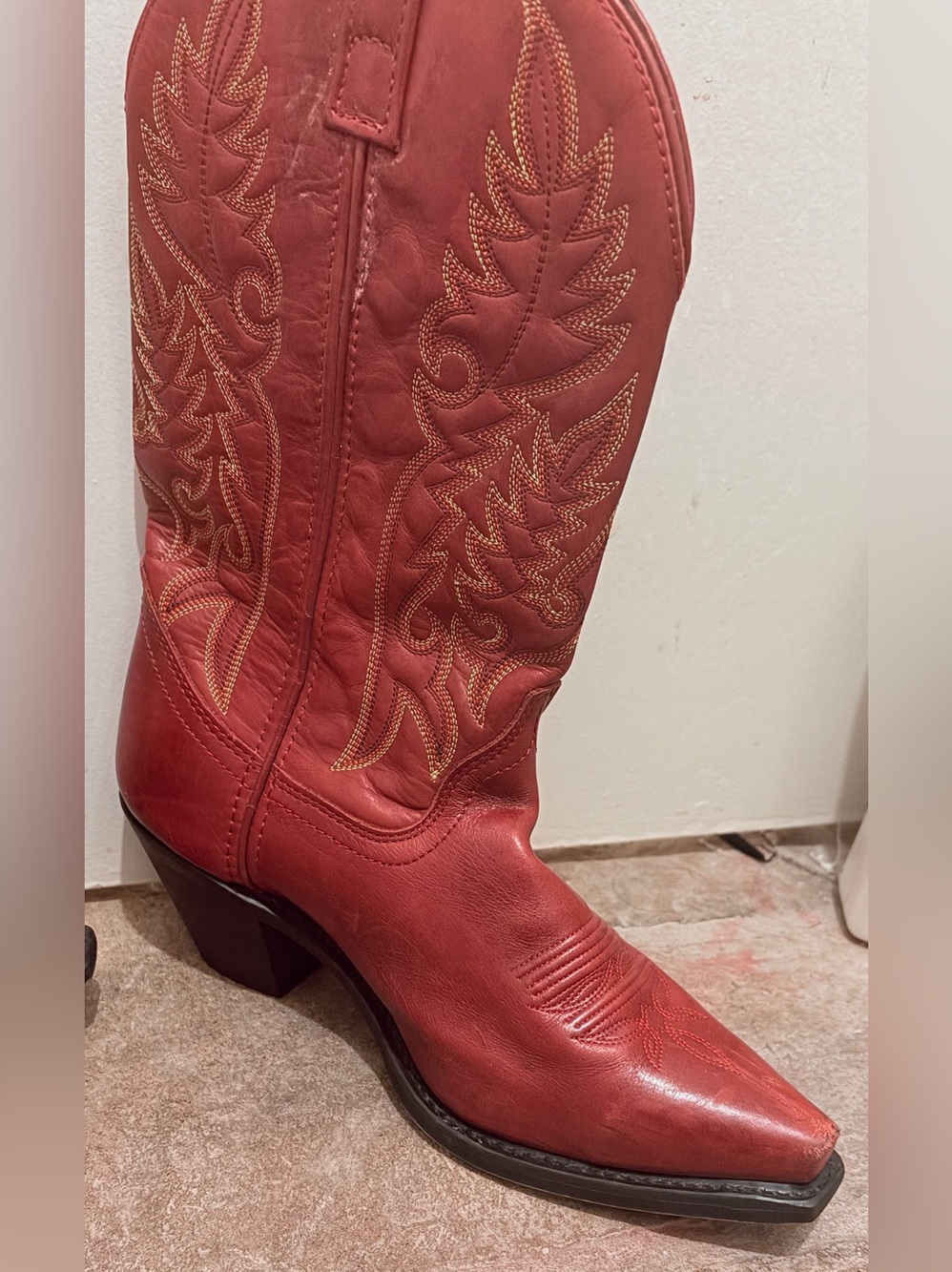 Laredo Red Boots Broken In - size 9